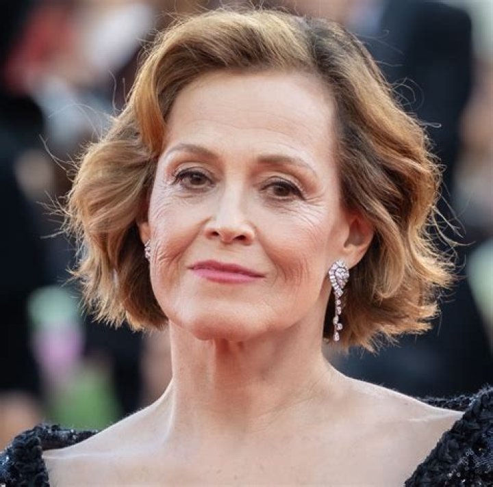 Older Female Actors With Brown Hair