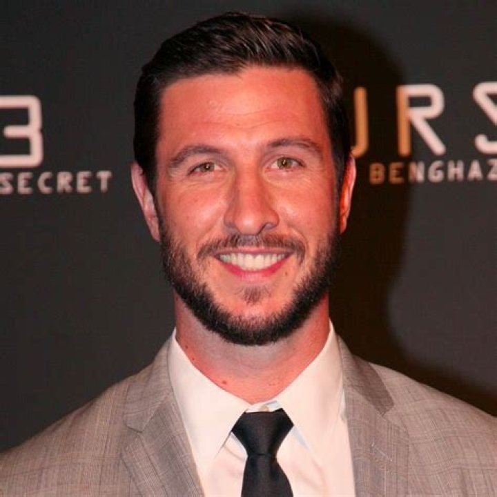 Pablo Schreiber – Biography, Facts & Life Story