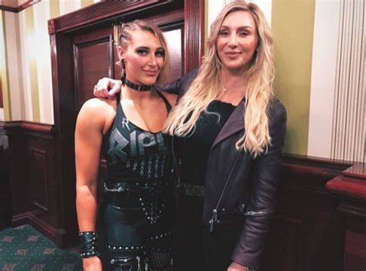Rhea Ripley v Charlotte Flair WrestleMania 39 Cropped