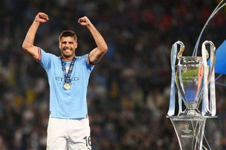 Rodri's salary, house, cars, contract, dating, net worth, age, stats