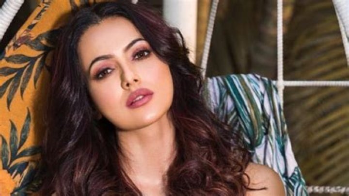 Sana Khan – Biography, Facts & Life Story