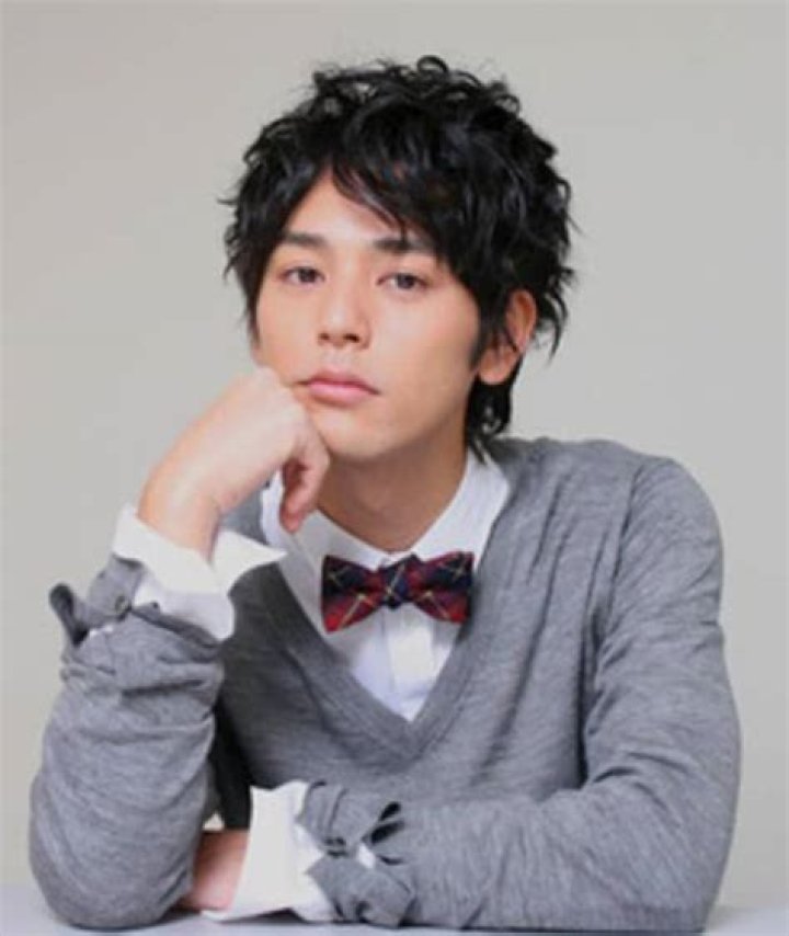 Satoshi Tsumabuki Biography, Facts & Life Story