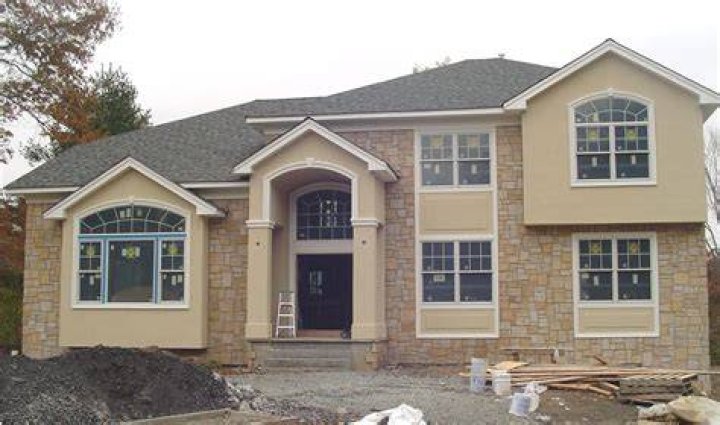 Stucco and Manufactured Stone Home (CNW Group/Dorken Systems Inc.)