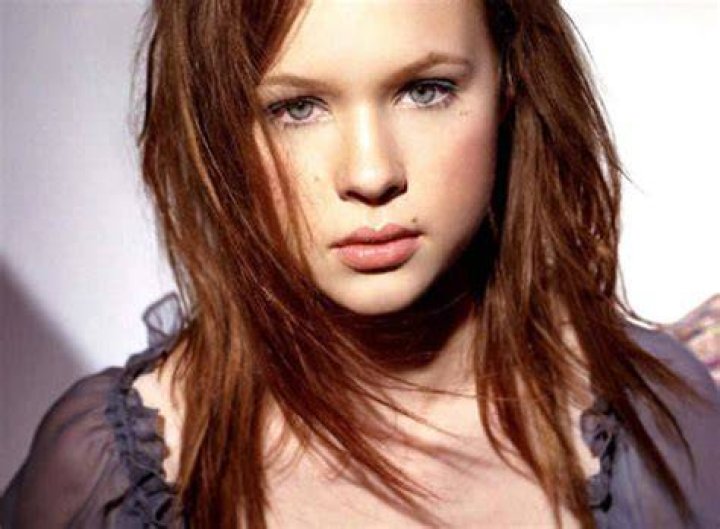 Thora Birch as Taylor Buckman, Zachary LaVoy as Justin Buckman, Jayne