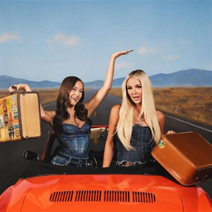 Twins Instagram, Tana Mongeau, Carlina, Prank Videos, Brand Promotion