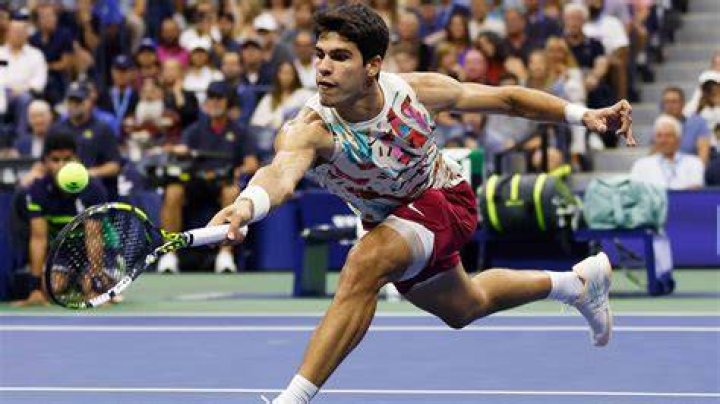 US Open 2023 Carlos Alcaraz defeats Dan Evans