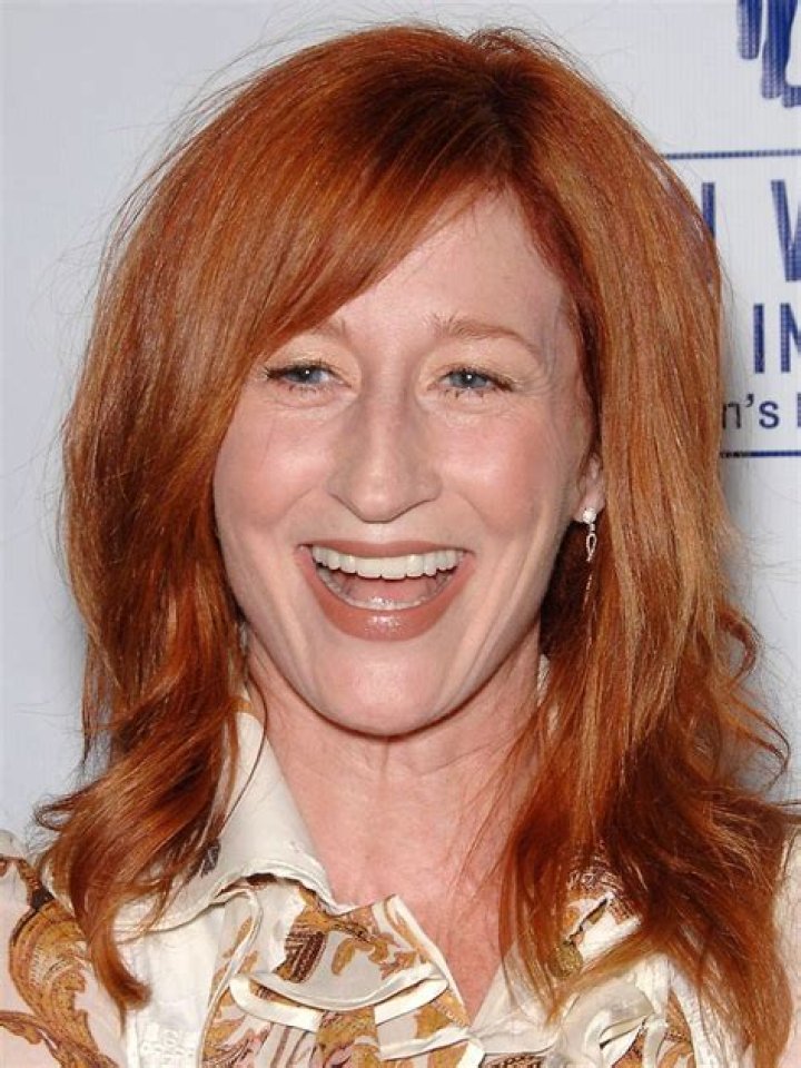 Vicki Lewis – Biography, Facts & Life Story
