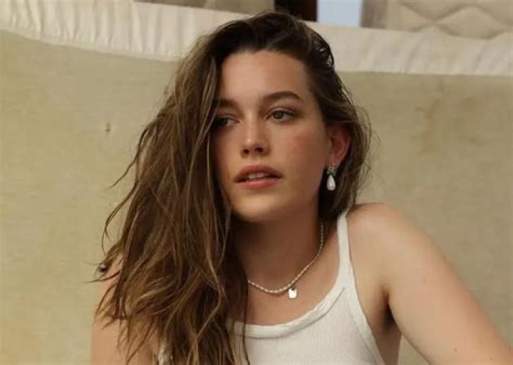 Victoria Pedretti Learned about Abuse and Her ‘Abusive Household’ during College