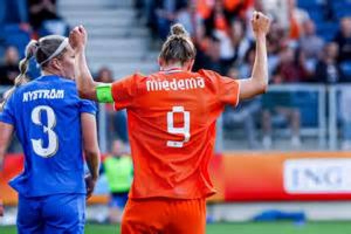 Vivianne Miedema's salary. How much does the Arsenal star earn?