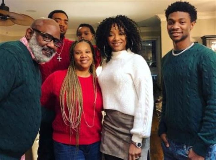 Who Are Jonathan Daviss Parents? The Outer Banks Cast Family And Girlfriend