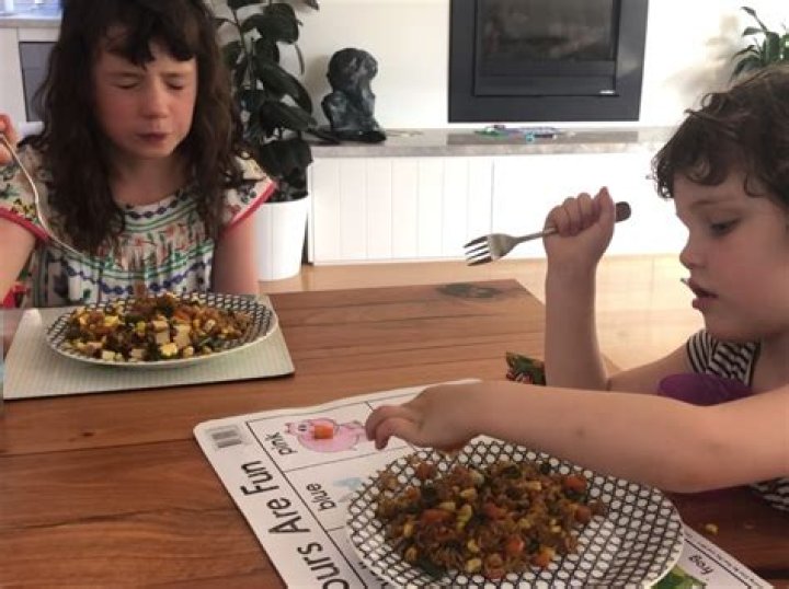 Who Is Madeleine Morris Husband? Daughters Scarlett & Nina