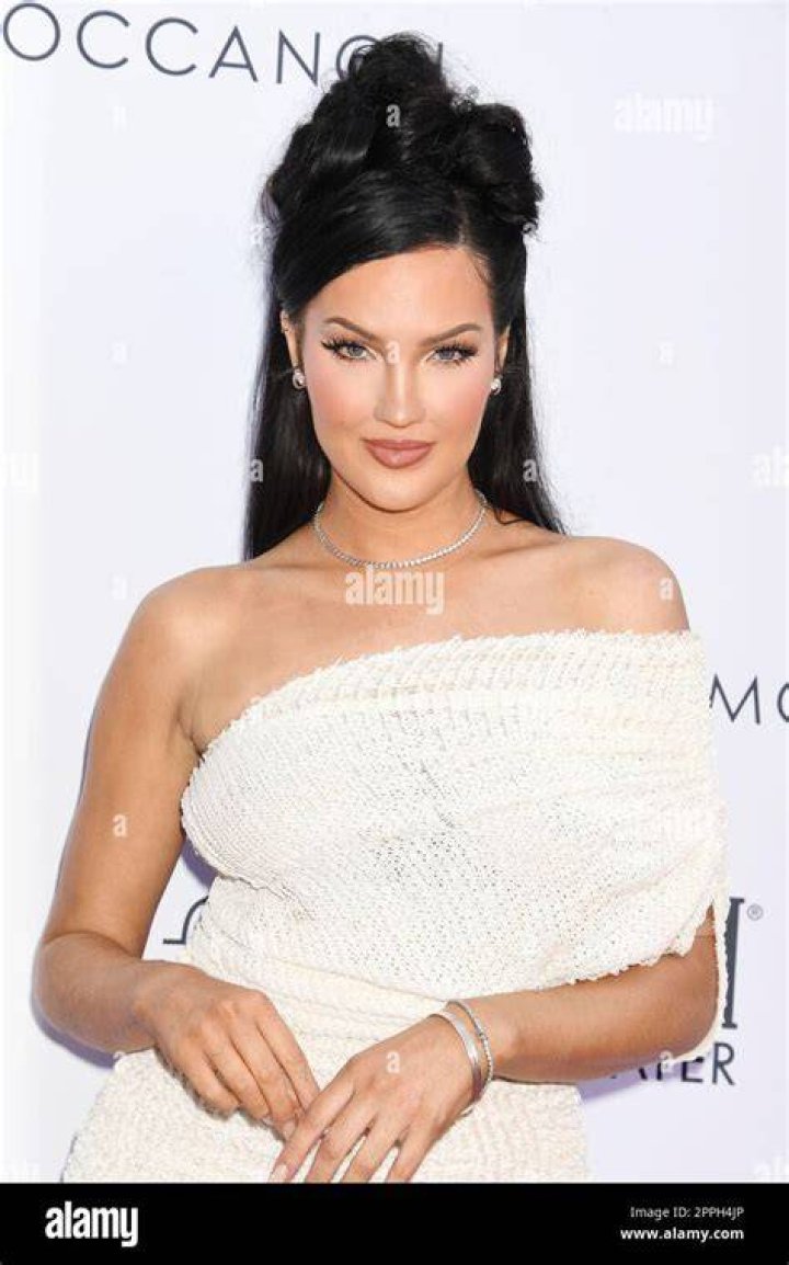 Who Is Natalie Halcro's Baby Daddy? The Model's Love Interest OtakuKart