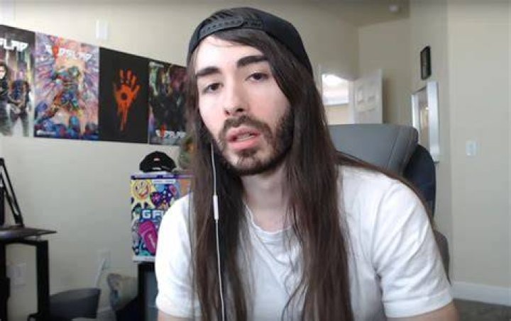 Who is Penguinz0's Girlfriend? All About His Personal and Professional
