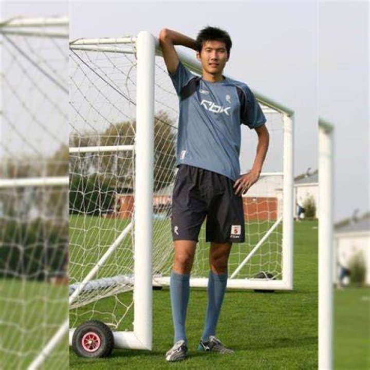 Who is the tallest soccer player in the world right now?