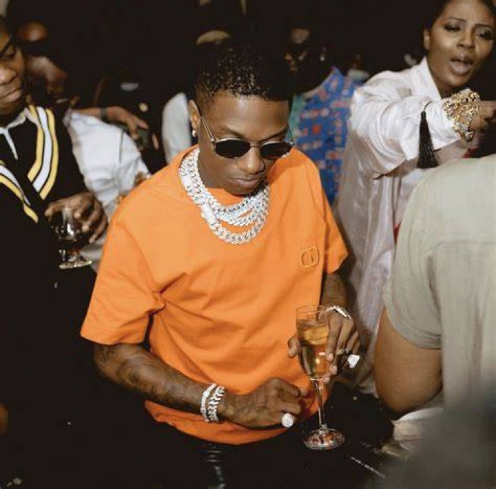 Wizkid splashes N3.6m on dinner for friends P.M. News