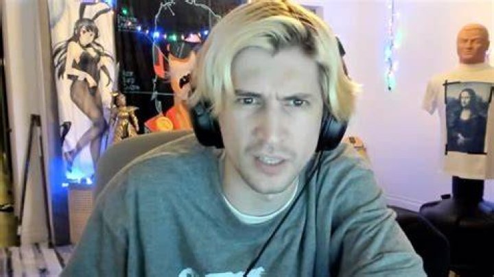 xQc details the romantic circumstance behind first meeting with