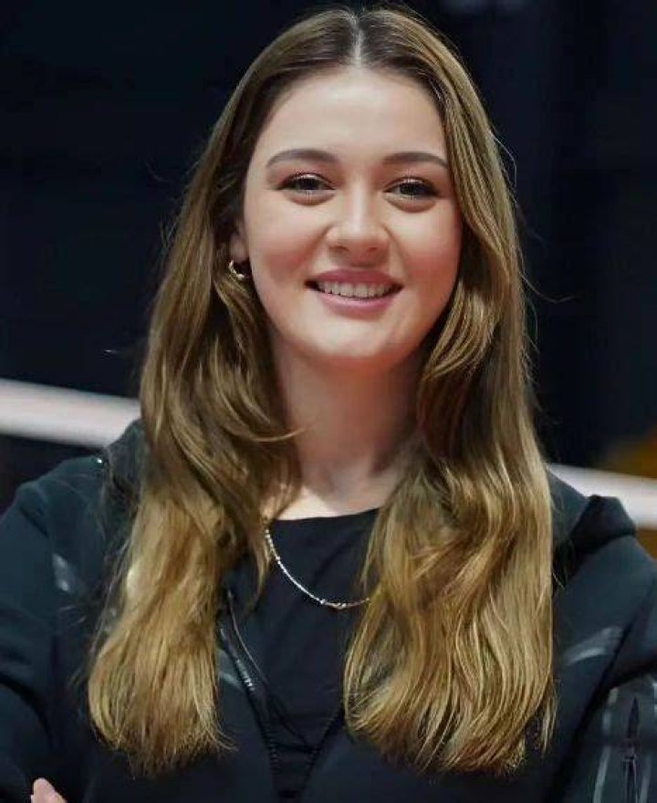 Zehra Gunes height